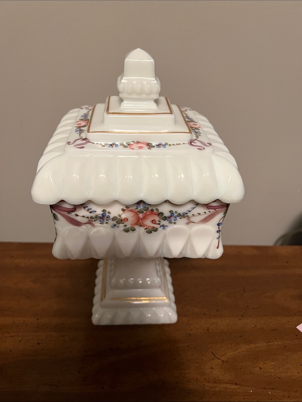 1970s Westmoreland Rose & Bow Garland Milk Glass Wedding Trinket Box